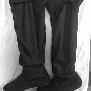 WANTED Macaw over the knee black cuff boots 10m